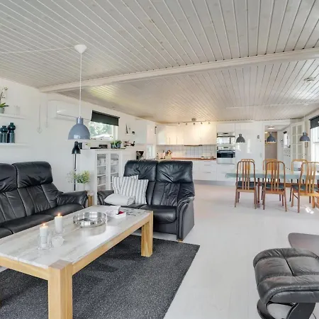 Holiday home Gottfrida - 2km From The Sea In Western Jutland By Interhome