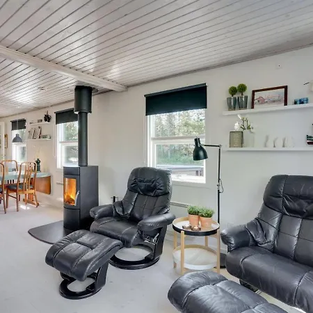 Holiday home Gottfrida - 2km From The Sea In Western Jutland By Interhome *