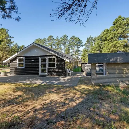 Holiday home Gottfrida - 2km From The Sea In Western Jutland By Interhome