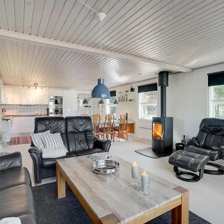 Holiday home Gottfrida - 2km From The Sea In Western Jutland By Interhome